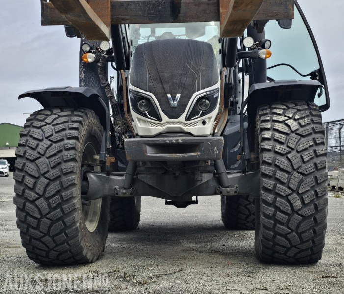 2016 Valtra T144D - Direct - Laster - Luft - 50 km/t - 3 -Medfølger skuffe - Трактор: фото 5 2016 Valtra T144D - Direct - Laster - Luft - 50 km/t - 3 -Medfølger skuffe - Трактор: фото 5