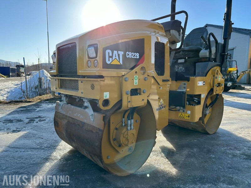 2017 CAT CB22B VIBRO VALS - 1678 Timer - Каток: фото 1 2017 CAT CB22B VIBRO VALS - 1678 Timer - Каток: фото 1