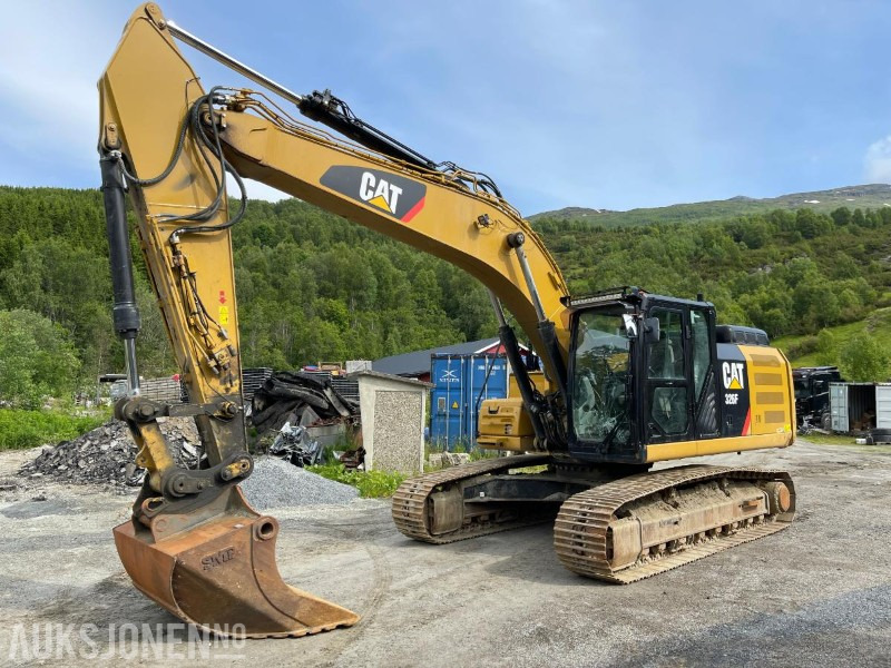 2017 Cat 326F Gravemaskin - 5166 Timer - Tiltrotator - Graveskuffe - Pusseskuffe - S70 - Екскаватор: фото 1 2017 Cat 326F Gravemaskin - 5166 Timer - Tiltrotator - Graveskuffe - Pusseskuffe - S70 - Екскаватор: фото 1