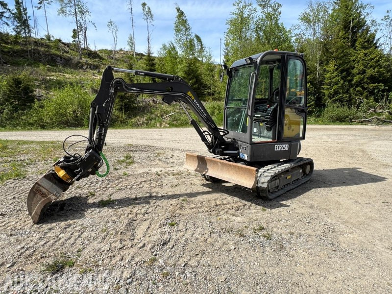 2017 Volvo ECR25D m/Engcon tiltrotator, SE-klype, 3 skuffer, vibroplate, 891 timer, Minigraver - Міні-екскаватор: фото 1 2017 Volvo ECR25D m/Engcon tiltrotator, SE-klype, 3 skuffer, vibroplate, 891 timer, Minigraver - Міні-екскаватор: фото 1