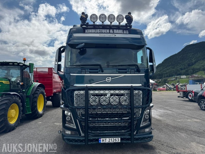 2018 Volvo FH16 8X4 komplett tømmerbil med kran og henger. - Лісовоз, Вантажівка з маніпулятором: фото 2 2018 Volvo FH16 8X4 komplett tømmerbil med kran og henger. - Лісовоз, Вантажівка з маніпулятором: фото 2