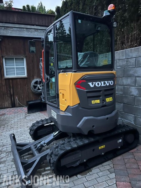 2023 Volvo ECR25D minigraver 9,5 time med NYTT utstyr pigghammer 3 skuffer og smørepistol - Міні-екскаватор: фото 5 2023 Volvo ECR25D minigraver 9,5 time med NYTT utstyr pigghammer 3 skuffer og smørepistol - Міні-екскаватор: фото 5