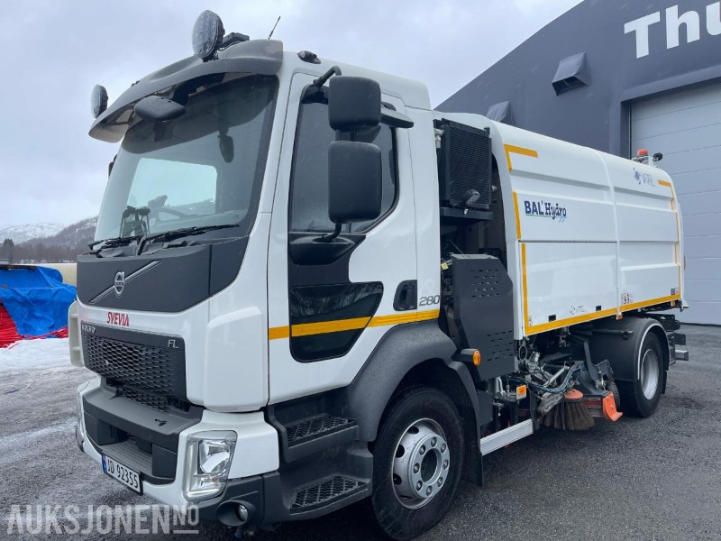2023 Volvo FL 280 hk * BAL`Hydro Feiebil/Sweeper * Klar for sesongen * 2500 Km * Leveres med ny Eu kontroll * - Підмітально-прибиральна машина: фото 1 2023 Volvo FL 280 hk * BAL`Hydro Feiebil/Sweeper * Klar for sesongen * 2500 Km * Leveres med ny Eu kontroll * - Підмітально-прибиральна машина: фото 1