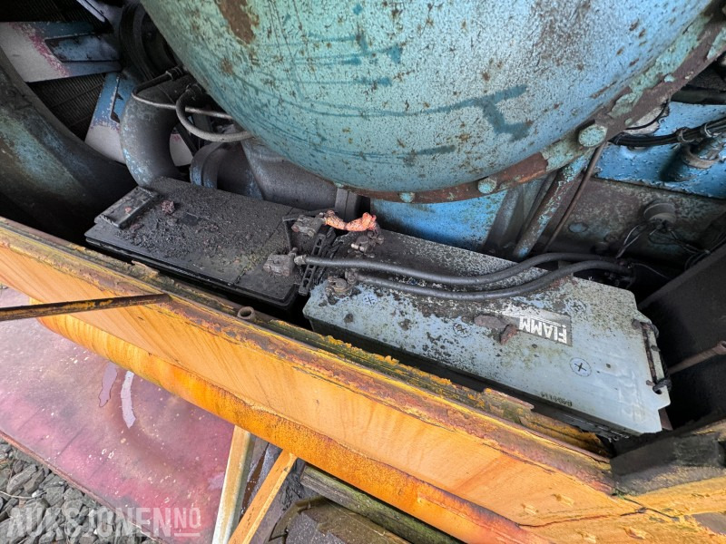 Будівельне обладнання AVA Kmpressor - Volvo Penta motor TD 120 A - 17 m3 - På krokramme: фото 16