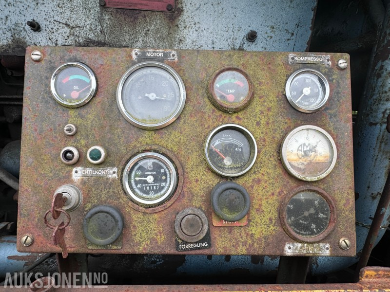 Будівельне обладнання AVA Kmpressor - Volvo Penta motor TD 120 A - 17 m3 - På krokramme: фото 8