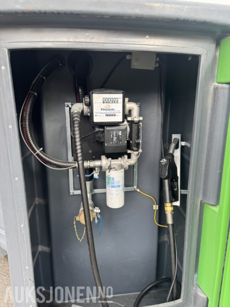 Kingspan Fuelmaster 3500L stasjonær dieseltank med pumpe og låsbart skap. - Будівельне обладнання: фото 4 Kingspan Fuelmaster 3500L stasjonær dieseltank med pumpe og låsbart skap. - Будівельне обладнання: фото 4