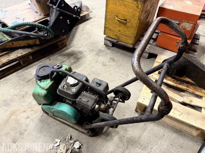 Каток Mikasa Vibroplate / platekomprimator – bensindrevet: фото 6