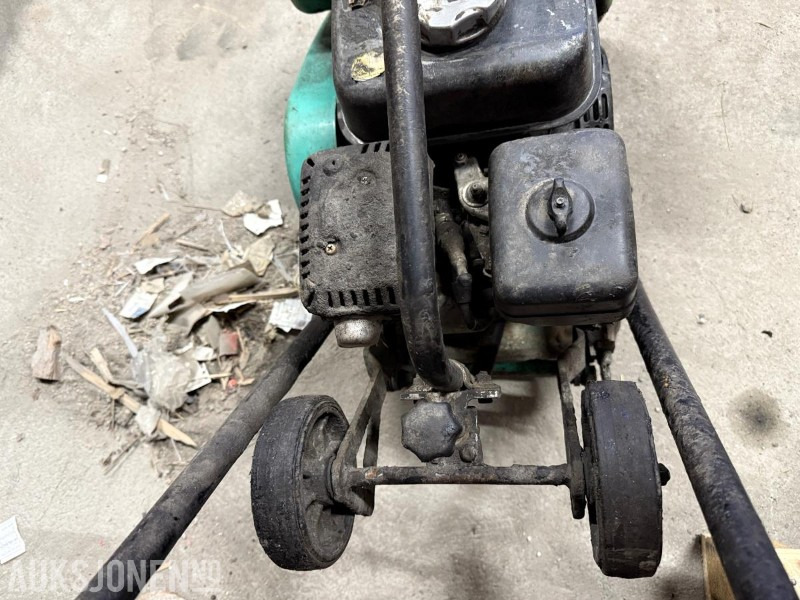 Каток Mikasa Vibroplate / platekomprimator – bensindrevet: фото 8