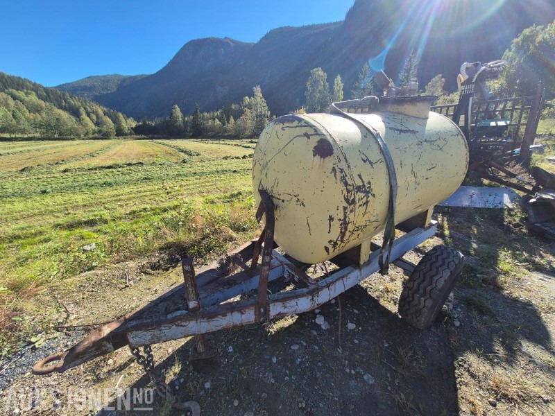Mobil Dieseltank med hjulgang ca 1400 l - Будівельне обладнання: фото 1 Mobil Dieseltank med hjulgang ca 1400 l - Будівельне обладнання: фото 1