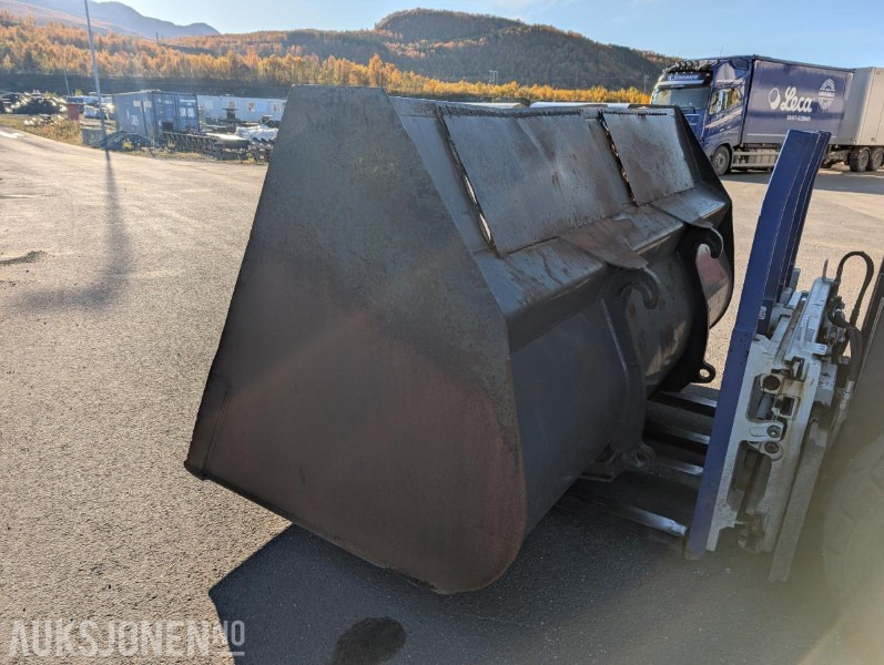 1990 Snøskuffe ca 5 kubikk til hjullaster - Stått på Volvo L90 - Навісне обладнання в категорії Будівельна техніка: фото 2 1990 Snøskuffe ca 5 kubikk til hjullaster - Stått på Volvo L90 - Навісне обладнання в категорії Будівельна техніка: фото 2