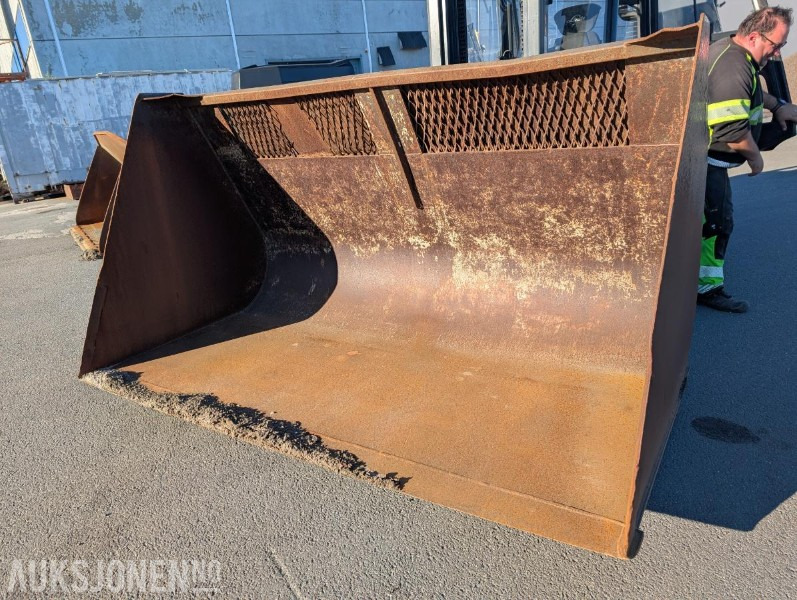 1990 Snøskuffe ca 5 kubikk til hjullaster - Stått på Volvo L90 - Навісне обладнання в категорії Будівельна техніка: фото 1 1990 Snøskuffe ca 5 kubikk til hjullaster - Stått på Volvo L90 - Навісне обладнання в категорії Будівельна техніка: фото 1