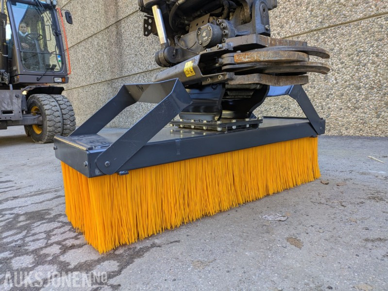 Feiekost til 9-16 tonns graver - Kombinert S50/S60 feste - Навісне обладнання в категорії Будівельна техніка: фото 1 Feiekost til 9-16 tonns graver - Kombinert S50/S60 feste - Навісне обладнання в категорії Будівельна техніка: фото 1