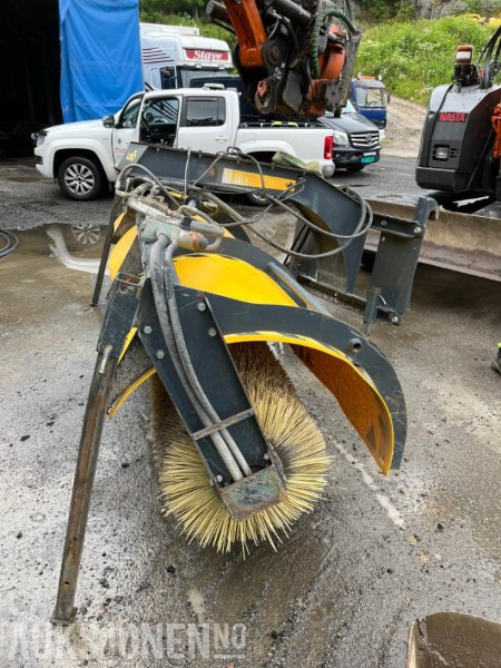 Stark 300 feiekost til hjullaster med stort og lite bm feste - Навісне обладнання в категорії Будівельна техніка: фото 3 Stark 300 feiekost til hjullaster med stort og lite bm feste - Навісне обладнання в категорії Будівельна техніка: фото 3