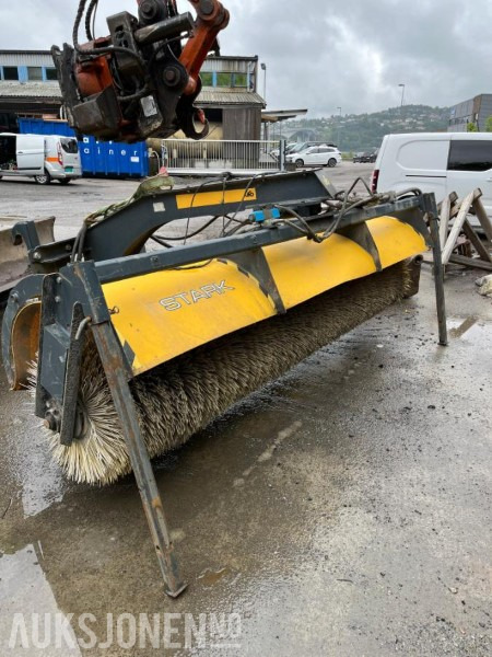 Stark 300 feiekost til hjullaster med stort og lite bm feste - Навісне обладнання в категорії Будівельна техніка: фото 1 Stark 300 feiekost til hjullaster med stort og lite bm feste - Навісне обладнання в категорії Будівельна техніка: фото 1