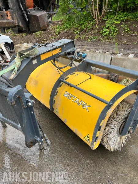 Stark 300 feiekost til hjullaster med stort og lite bm feste - Навісне обладнання в категорії Будівельна техніка: фото 2 Stark 300 feiekost til hjullaster med stort og lite bm feste - Навісне обладнання в категорії Будівельна техніка: фото 2
