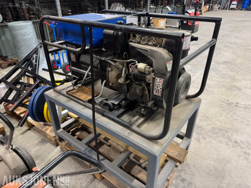 1990 Nødstrømsaggregat Ruggerini / Genetech 15 kVA – driftssikkert dieselaggregat - Промислове обладнання: фото 1 1990 Nødstrømsaggregat Ruggerini / Genetech 15 kVA – driftssikkert dieselaggregat - Промислове обладнання: фото 1