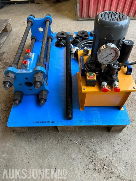 70 TONN HYDRAULISK PRESSE TIL BELTEBOLTER OG FORINGER 220V - Промислове обладнання: фото 2 70 TONN HYDRAULISK PRESSE TIL BELTEBOLTER OG FORINGER 220V - Промислове обладнання: фото 2