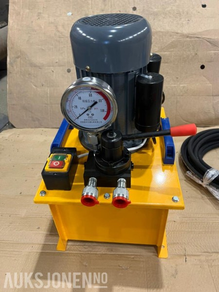 70 TONN HYDRAULISK PRESSE TIL BELTEBOLTER OG FORINGER 220V - Промислове обладнання: фото 4 70 TONN HYDRAULISK PRESSE TIL BELTEBOLTER OG FORINGER 220V - Промислове обладнання: фото 4