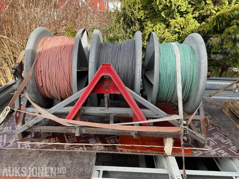 RF System ab - Et stativ med 3 tromler for kveiling - Будівельне обладнання: фото 1 RF System ab - Et stativ med 3 tromler for kveiling - Будівельне обладнання: фото 1