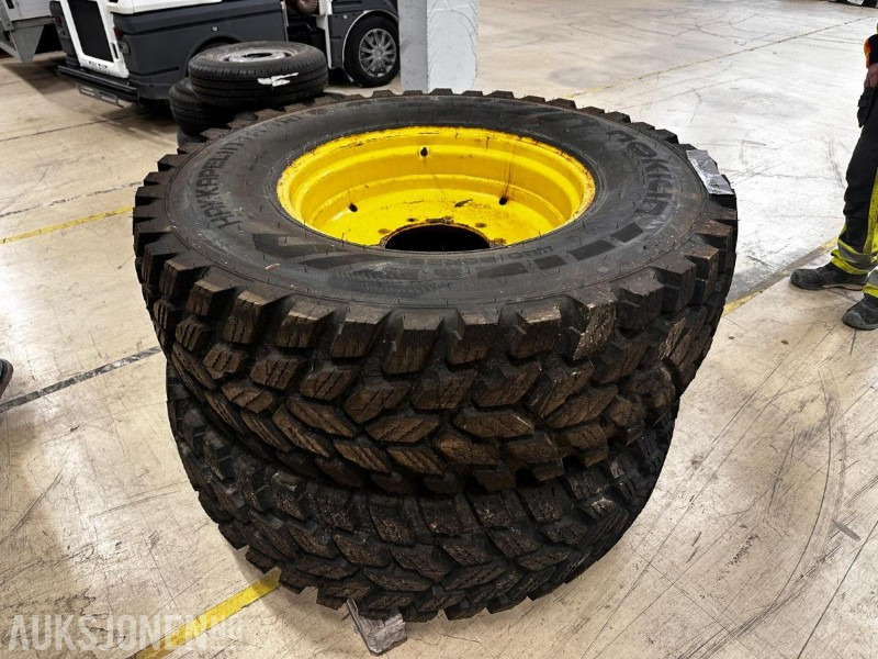 2 stk. Nokian TRI Hakkapeliitta 440/80 R28 forhjul til John Deere på felg - Сільськогосподарська техніка: фото 1 2 stk. Nokian TRI Hakkapeliitta 440/80 R28 forhjul til John Deere på felg - Сільськогосподарська техніка: фото 1