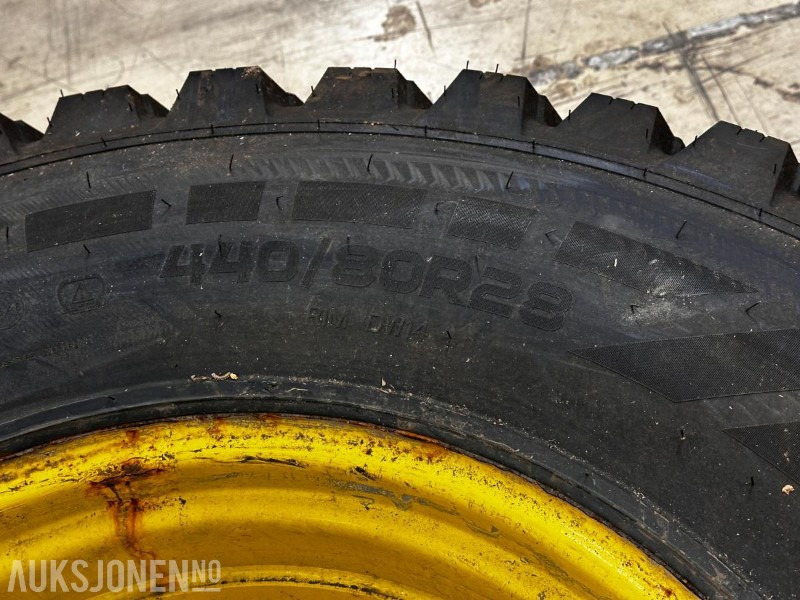 2 stk. Nokian TRI Hakkapeliitta 440/80 R28 forhjul til John Deere på felg - Сільськогосподарська техніка: фото 3 2 stk. Nokian TRI Hakkapeliitta 440/80 R28 forhjul til John Deere på felg - Сільськогосподарська техніка: фото 3
