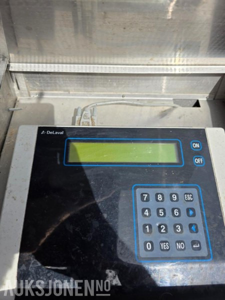 2006 Delaval CF150 Kalvefôringsautomat - En side for melk og en side for kraftfor. - Сільськогосподарська техніка: фото 1 2006 Delaval CF150 Kalvefôringsautomat - En side for melk og en side for kraftfor. - Сільськогосподарська техніка: фото 1