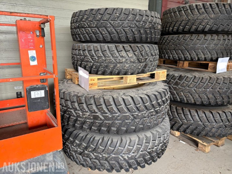 2010 Nokian Tri 2 Veidekk med pigg. 360/80 R24 og 440/80 R34 - Сільськогосподарська техніка: фото 2 2010 Nokian Tri 2 Veidekk med pigg. 360/80 R24 og 440/80 R34 - Сільськогосподарська техніка: фото 2