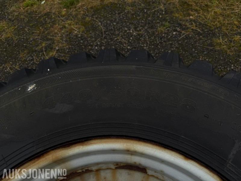 2010 Vinterhjulsett med pigg - 440/80R28 + 540/80R38 - Valtra/MF Nokian Tri 2 - Сільськогосподарська техніка: фото 4 2010 Vinterhjulsett med pigg - 440/80R28 + 540/80R38 - Valtra/MF Nokian Tri 2 - Сільськогосподарська техніка: фото 4
