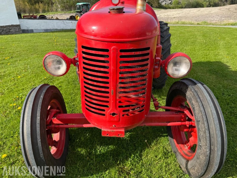 Traktor - David Brown Cropmaster - Трактор: фото 2 Traktor - David Brown Cropmaster - Трактор: фото 2