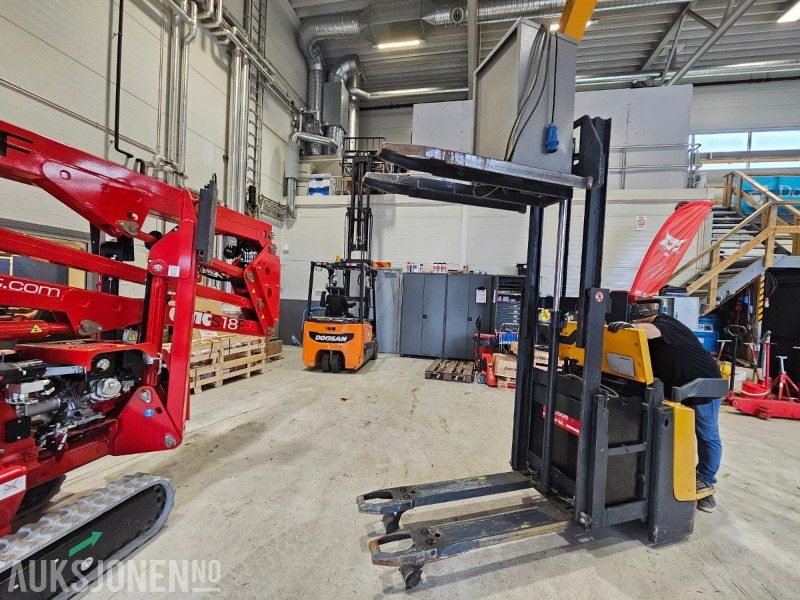 1998 Jungheinrich ERD 20 Elektrisk stabletruck med lader - Вантажно-розвантажувальна техніка: фото 1 1998 Jungheinrich ERD 20 Elektrisk stabletruck med lader - Вантажно-розвантажувальна техніка: фото 1