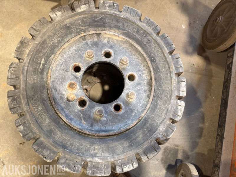 2000 Andre Super Elastic truckdekk – 4 stk - Вантажно-розвантажувальна техніка: фото 4 2000 Andre Super Elastic truckdekk – 4 stk - Вантажно-розвантажувальна техніка: фото 4