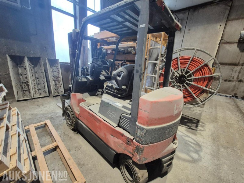 2004 Toyota 7FBMF30, elektrisk gaffeltruck, repobjekt - Вантажно-розвантажувальна техніка: фото 3 2004 Toyota 7FBMF30, elektrisk gaffeltruck, repobjekt - Вантажно-розвантажувальна техніка: фото 3