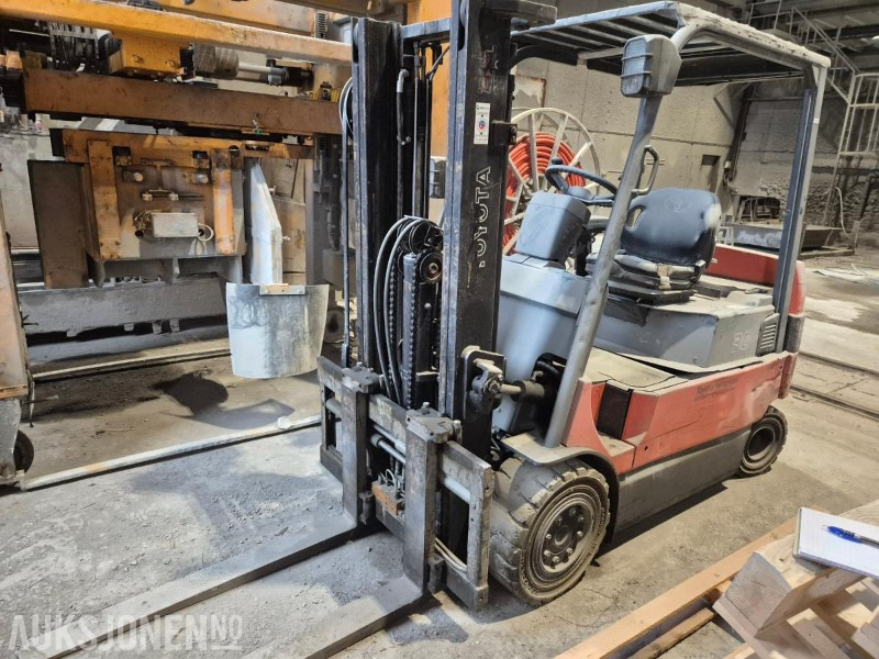 2004 Toyota 7FBMF30, elektrisk gaffeltruck, repobjekt - Вантажно-розвантажувальна техніка: фото 1 2004 Toyota 7FBMF30, elektrisk gaffeltruck, repobjekt - Вантажно-розвантажувальна техніка: фото 1