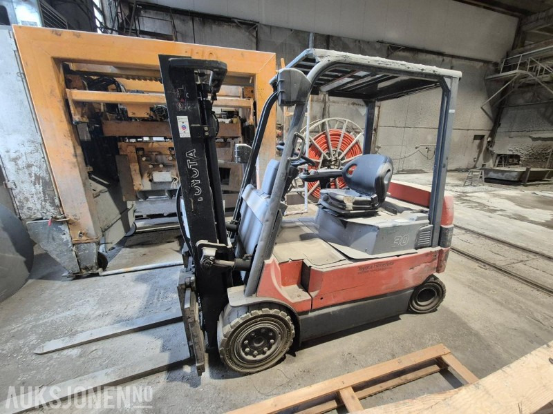 2004 Toyota 7FBMF30, elektrisk gaffeltruck, repobjekt - Вантажно-розвантажувальна техніка: фото 2 2004 Toyota 7FBMF30, elektrisk gaffeltruck, repobjekt - Вантажно-розвантажувальна техніка: фото 2