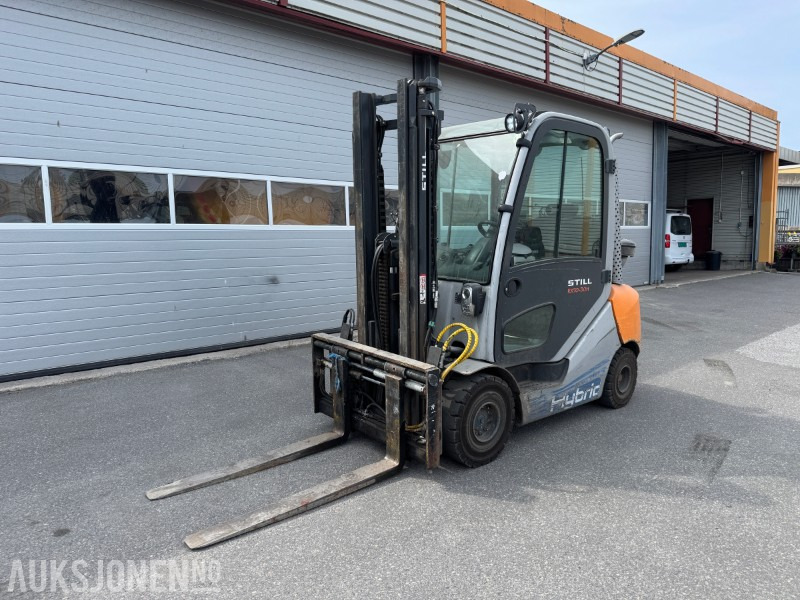 2014 Still RX 70-30 Hybrid Gaffeltruck – 3 tonn løftekapasitet Repobjekt - Вантажно-розвантажувальна техніка: фото 1 2014 Still RX 70-30 Hybrid Gaffeltruck – 3 tonn løftekapasitet Repobjekt - Вантажно-розвантажувальна техніка: фото 1