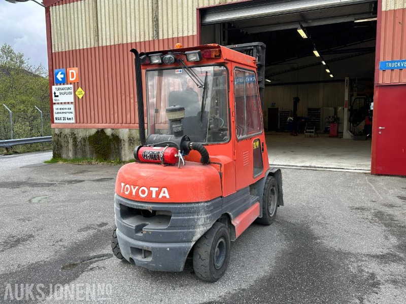 Toyota Gaffeltruck - Вантажно-розвантажувальна техніка: фото 5 Toyota Gaffeltruck - Вантажно-розвантажувальна техніка: фото 5