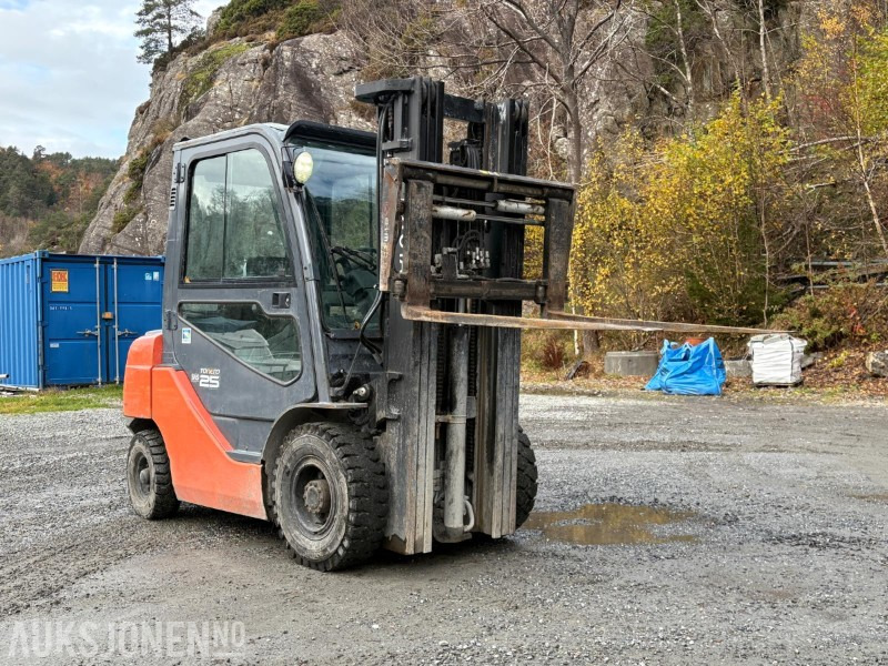 Toyota Tonero 25 SAS dieseltruck - 4 311 timer - Вантажно-розвантажувальна техніка: фото 2 Toyota Tonero 25 SAS dieseltruck - 4 311 timer - Вантажно-розвантажувальна техніка: фото 2