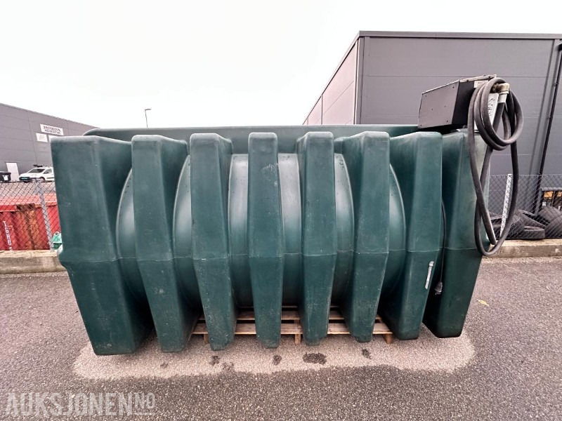 Veratank 5600 liters dieseltank m/pumpe og måler - Будівельне обладнання: фото 1 Veratank 5600 liters dieseltank m/pumpe og måler - Будівельне обладнання: фото 1