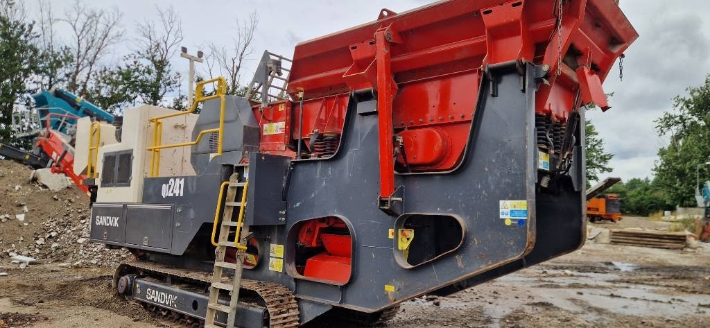 Sandvik QJ 241 - Мобільна дробарка: фото 2 Sandvik QJ 241 - Мобільна дробарка: фото 2
