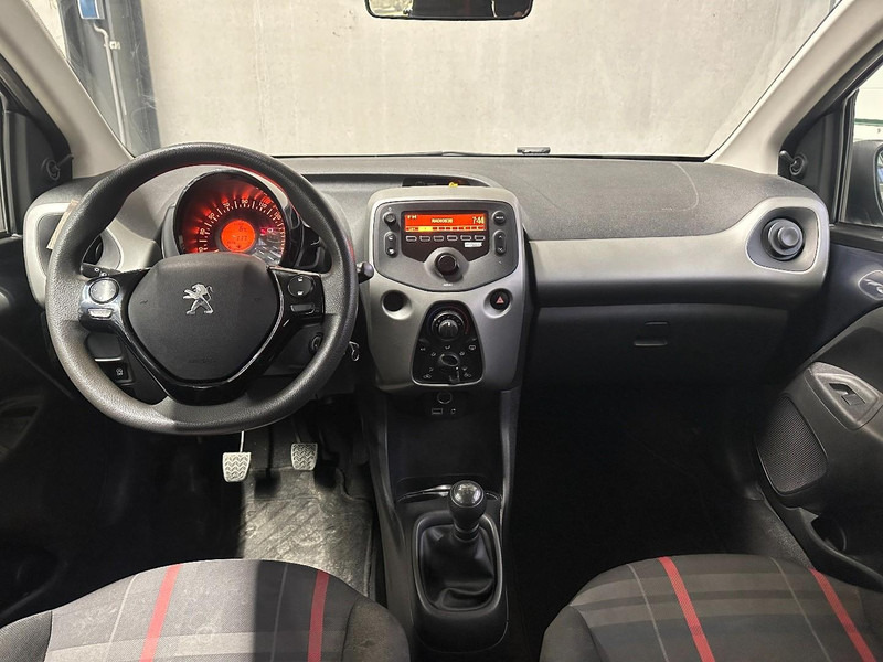 Peugeot 108 1.0 e-VTi Envy - Recent APK - Airco - 5 deurs - Metallic - Хетчбек: фото 4 Peugeot 108 1.0 e-VTi Envy - Recent APK - Airco - 5 deurs - Metallic - Хетчбек: фото 4