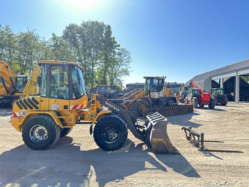 Volvo L 35 B - Z / S German machine - Bucket & Forks - Колісний навантажувач: фото 4 Volvo L 35 B - Z / S German machine - Bucket & Forks - Колісний навантажувач: фото 4