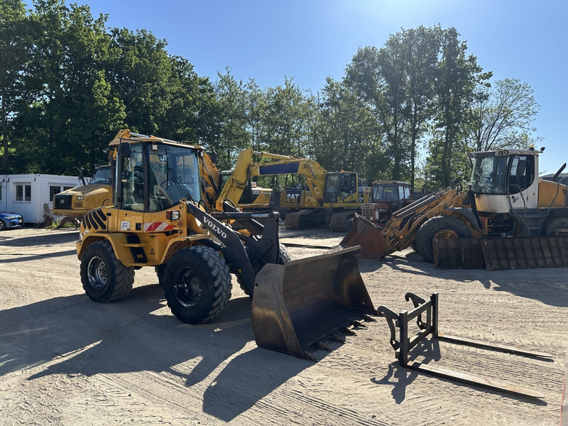 Volvo L 35 B - Z / S German machine - Bucket & Forks - Колісний навантажувач: фото 2 Volvo L 35 B - Z / S German machine - Bucket & Forks - Колісний навантажувач: фото 2