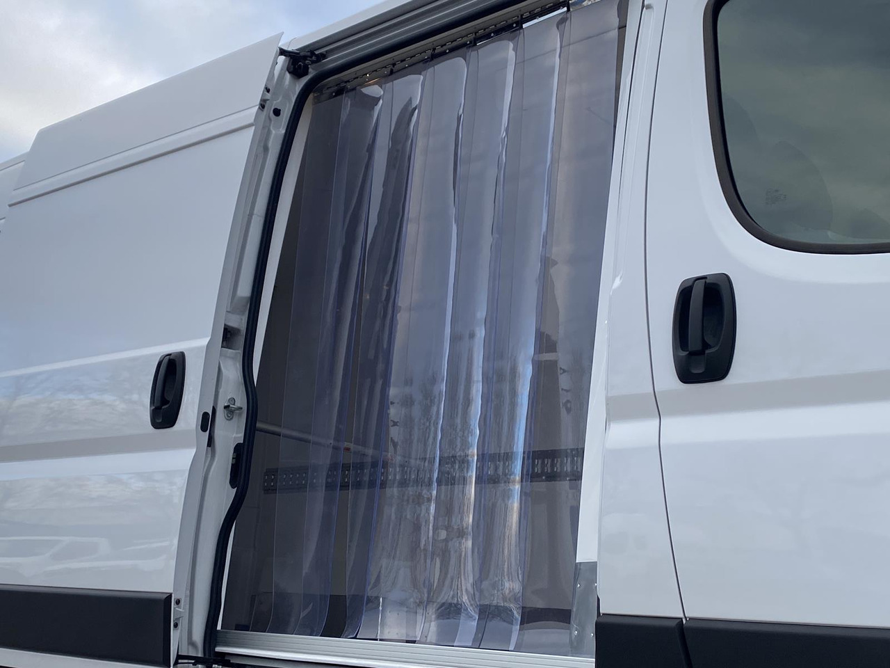 FIAT DUCATO L3H2 180PS BASE HEAVY / FRISCHDIENST + XARIOS 300 12-380V + Heizung - Фургон-рефрижератор: фото 5 FIAT DUCATO L3H2 180PS BASE HEAVY / FRISCHDIENST + XARIOS 300 12-380V + Heizung - Фургон-рефрижератор: фото 5