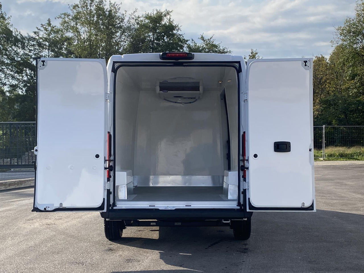 PEUGEOT BOXER L3H2 180PS CONFORT 335 / FRISCHDIENST BIS 0 + XARIOS 300 12-230V в лізинг PEUGEOT BOXER L3H2 180PS CONFORT 335 / FRISCHDIENST BIS 0 + XARIOS 300 12-230V: фото 6