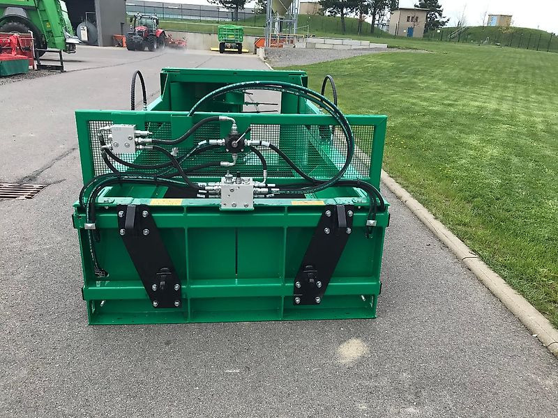 Spread-a-Bale Ballenauflöser MIDI ST 100 - Техніка для сінозаготівлі: фото 3 Spread-a-Bale Ballenauflöser MIDI ST 100 - Техніка для сінозаготівлі: фото 3