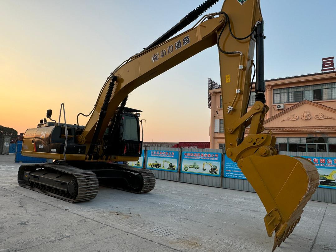 Caterpillar 325D CAT 325D2 329D 330D 330D2 25 Ton Used Excavator for Sale - Гусеничний екскаватор: фото 4 Caterpillar 325D CAT 325D2 329D 330D 330D2 25 Ton Used Excavator for Sale - Гусеничний екскаватор: фото 4