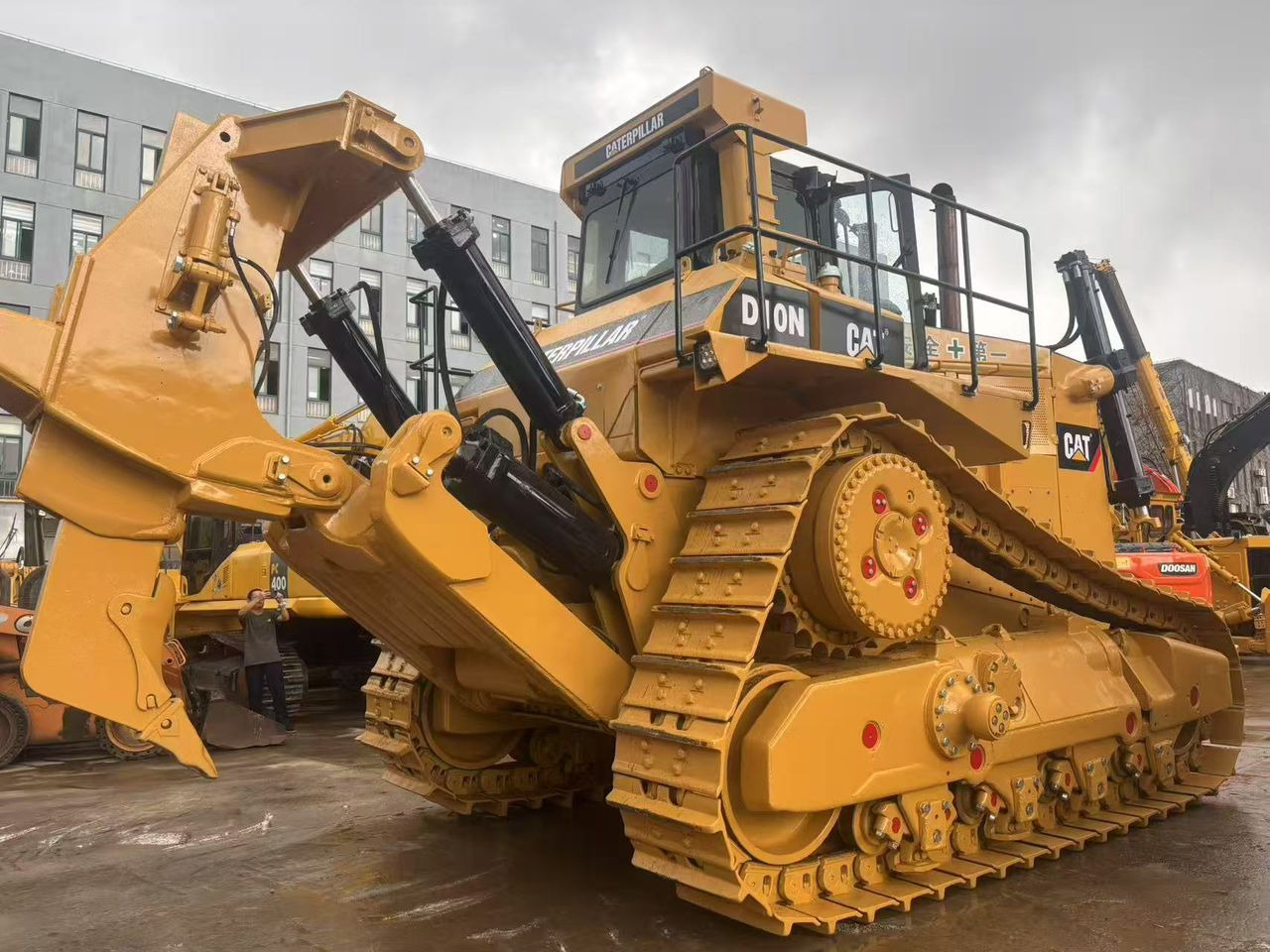 Caterpillar CAT Used Crawler Bulldozer Tractor D10N D9R D8R D8T D7R D7G D6G Dozer for Sale - Бульдозер: фото 5 Caterpillar CAT Used Crawler Bulldozer Tractor D10N D9R D8R D8T D7R D7G D6G Dozer for Sale - Бульдозер: фото 5