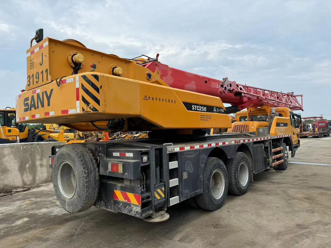 SANY 25 Ton Crane Truck Crane SANY STC250 QY50C STC750 STC1000 XCMG ZOOOMLION TADANO KOBELCO CRANES FOR SALE - Автокран: фото 4 SANY 25 Ton Crane Truck Crane SANY STC250 QY50C STC750 STC1000 XCMG ZOOOMLION TADANO KOBELCO CRANES FOR SALE - Автокран: фото 4