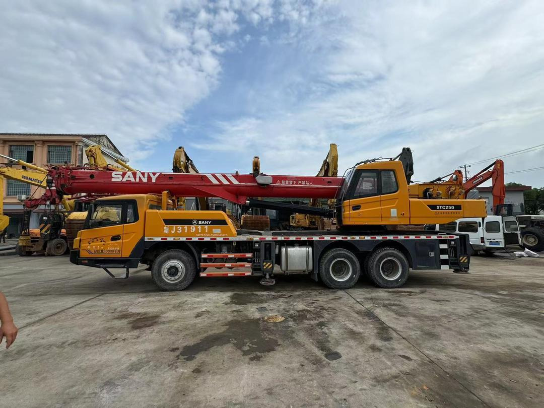 SANY STC250 25 Ton Truck Crane XCMG ZOOMLION TADANO KOBELCO 25T 50T 80T 100T 120T 200T 220T 240T 300T Crane for Sale - Автокран: фото 1 SANY STC250 25 Ton Truck Crane XCMG ZOOMLION TADANO KOBELCO 25T 50T 80T 100T 120T 200T 220T 240T 300T Crane for Sale - Автокран: фото 1
