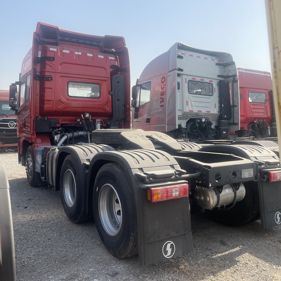 Shacman Right Hand X3000 X5000 (6*4) Semi Truck head Truck Head Tipper Head - Тягач: фото 5 Shacman Right Hand X3000 X5000 (6*4) Semi Truck head Truck Head Tipper Head - Тягач: фото 5